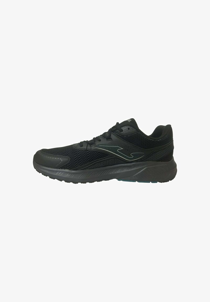 Zapatilla deportiva negra con parte superior de malla, cuello acolchado y suela texturizada. Cuenta con costuras en contraste y un diseño aerodinámico.