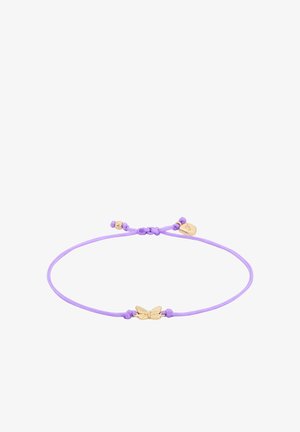 Armband aus lila Kordel mit einem goldenen Schmetterlingsanhänger und einem kleinen dekorativen Diamantakzent. Verstellbarer Verschluss mit Knotendetails.