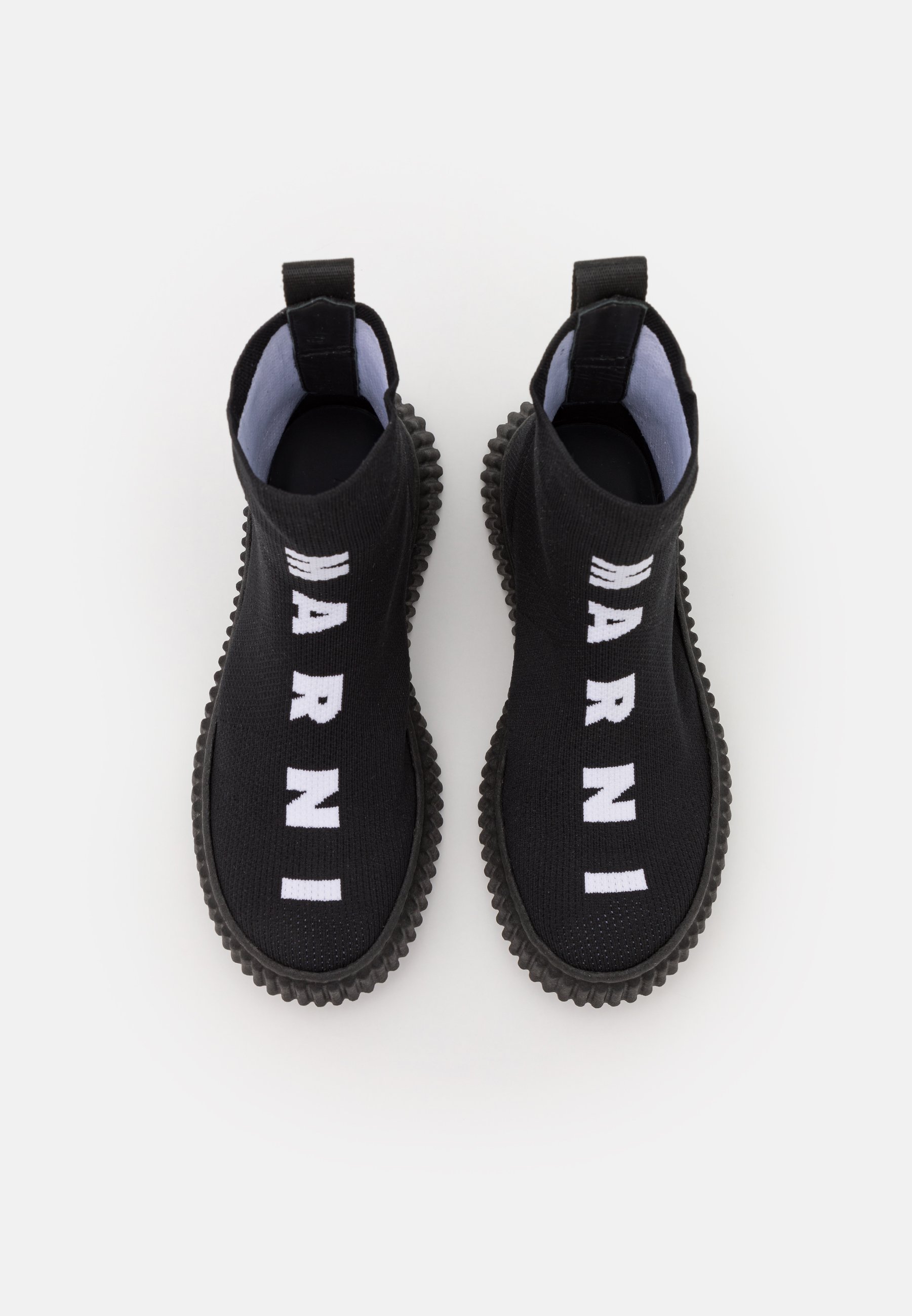 CHANEL CC LOGO TRIPPLE BLACK SNEAKER - Maison Marques