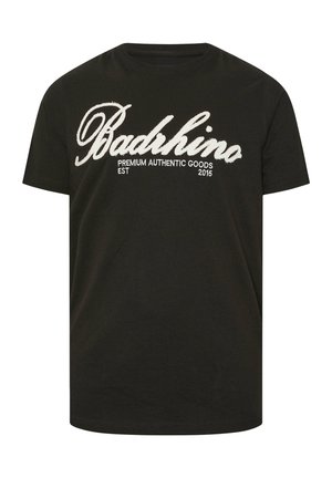 Camiseta negra de manga corta con texto en escritura blanca "Badrhino" y texto más pequeño "Premium Authentic Goods EST 2015" en el frente.