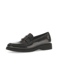 Zwarte lakleren loafer met gestikte details, een ronde neus en een decoratieve band over de bovenkant. Platte rubberen zool.