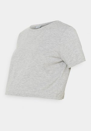 Lysegrå, kortærmet cropped t-shirt med rund hals, vist på en ensfarvet hvid baggrund.