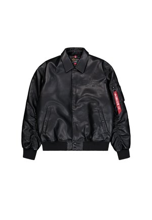 Chaqueta bomber de cuero negro con cierre de botones, puños acanalados y un logo bordado en el pecho. Incluye un bolsillo con cremallera en la manga.
