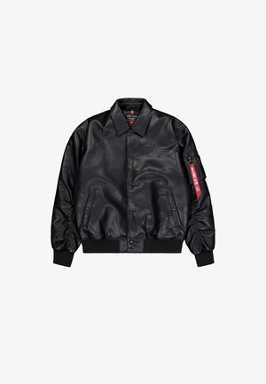 Must have nahk bomber-jakk, millel on nööbid ees, soonikkoesed mansetid ja tikand logoga rinnal. Sisaldab lukuga käsi-taskut.