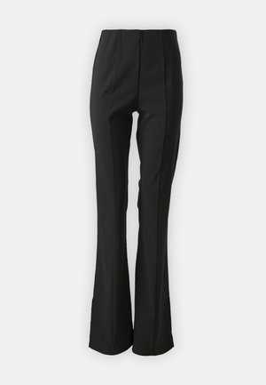 Mustad vöötohvrikuga mustad laiad püksid, millel on ees voldid, sile tekstuur ja kohandatud siluett, et saavutada struktureeritud välimus.