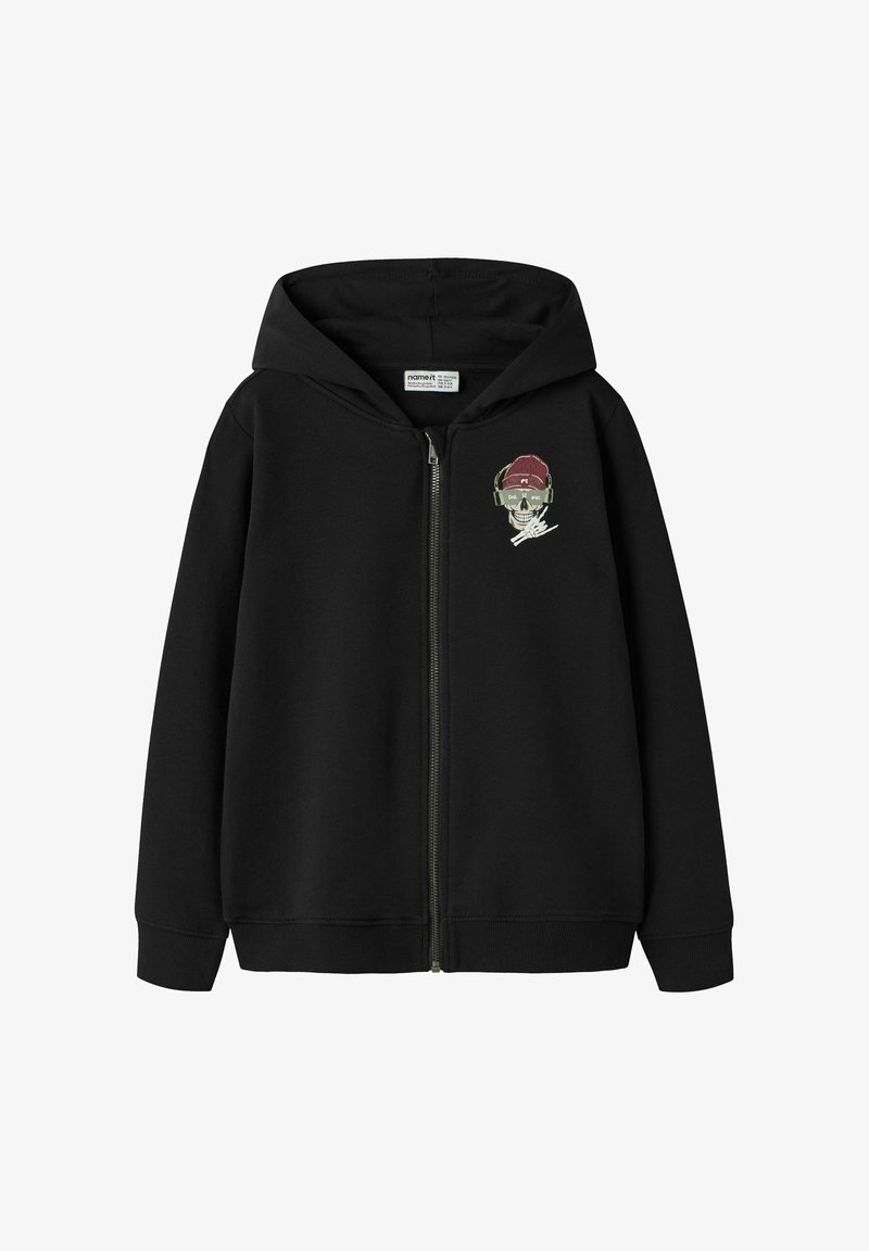 Juodas užsegamas užtrauktuku džemperis su priekiu, kairėje krūtinės pusėje siuvinėta spalvinga kaukolės dizaino detalė ir pamušalu dengta gaubtu.