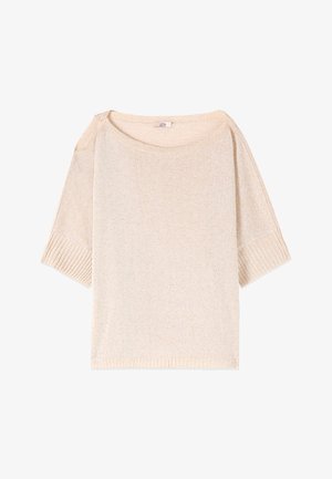 Beżowy krótki sweter z dzianiny z szerokim okrągłym dekoltem oraz ściągaczami na rękawach i u dołu, ułożony na płasko na białym tle.