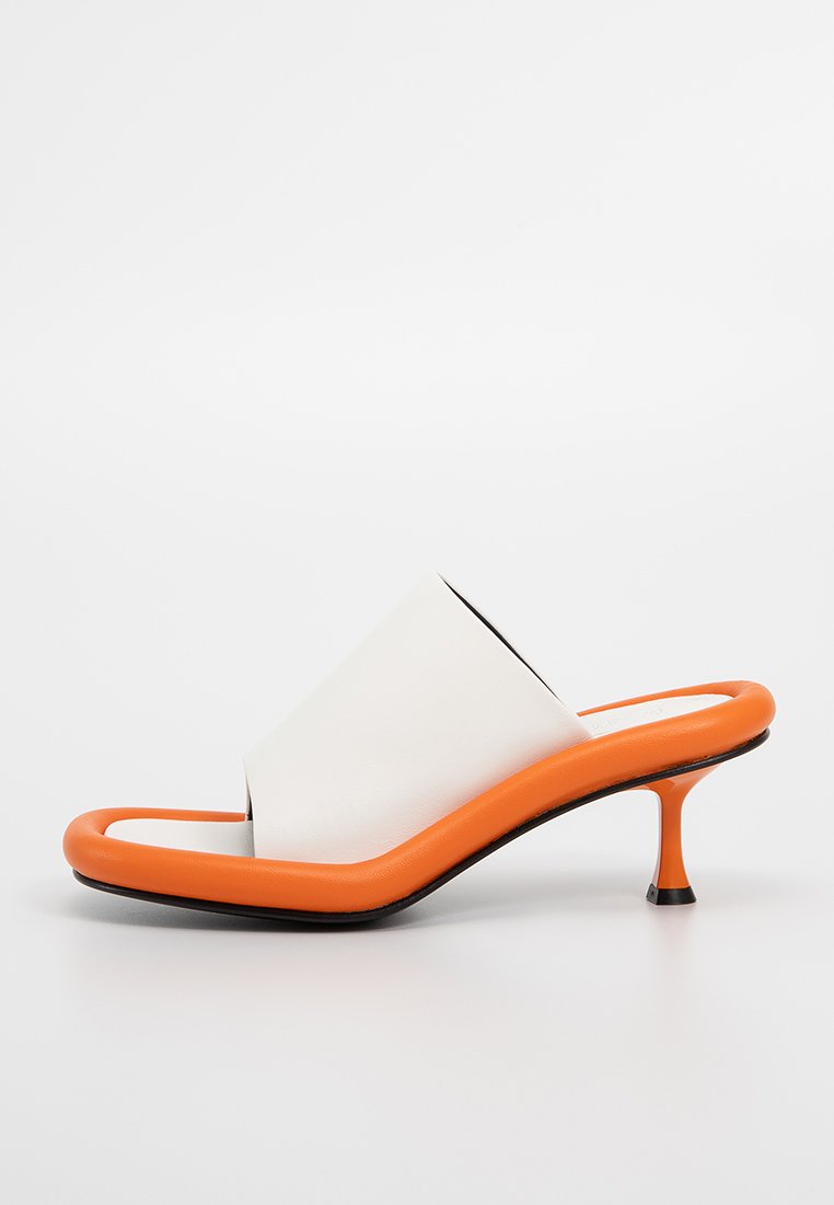 J.W. Anderson Muiltjes met hak wit