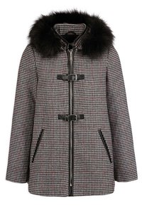 Cappotto a motivo cavallo di battaglia in nero, bianco e rosso. Presenta un colletto in pelliccia sintetica, chiusura con zip e due tasche laterali con accenti neri.