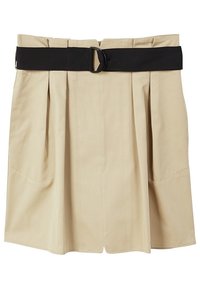 Gonna beige plissettata con una larga cintura in tessuto nero e fibbia circolare. Tessuto testurizzato con tasche laterali e dettagli di cucitura.