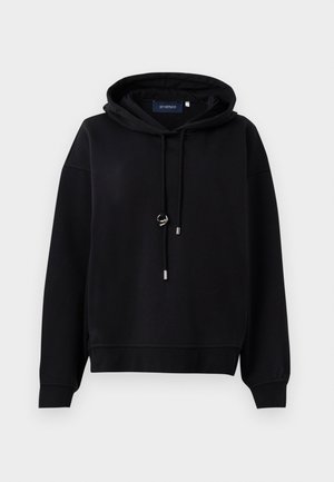 Schwarzer Hoodie aus weichem Material, ausgestattet mit einer verstellbaren Kapuze, silbernen Hardware-Details, gerippten Bündchen und einem lässigen Schnitt.