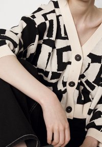 Monki Kardigan