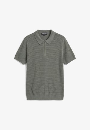 Muška siva pamučna polo majica kratkih rukava s teksturiranim uzorkom otvorene tkanine i prednjim patentnim zatvaračem ispod ovratnika.