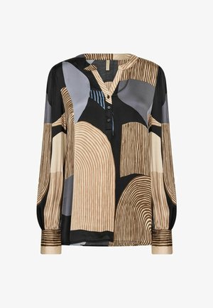 Bluza dugih rukava s dizajnom u bojama blokova u crnoj, bež, sivoj i smeškoj boji s različitim geometrijskim uzorcima i zakopčanim dekolteom.