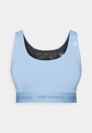 Lichtblauwe sportbeha met een brede band met het "ciele athletics" logo. Soepele textuur, ronde halslijn en geen zichtbare sluitingen.