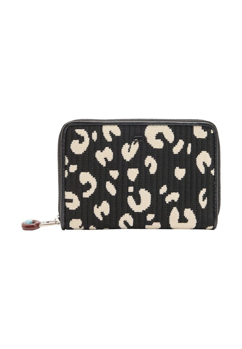 Czarny portfel z materiału o teksturowej powierzchni, ozdobiony beżowym wzorem w panterkę, z zapięciem na zamek błyskawiczny oraz dekoracyjnym uchwytem do zamka.