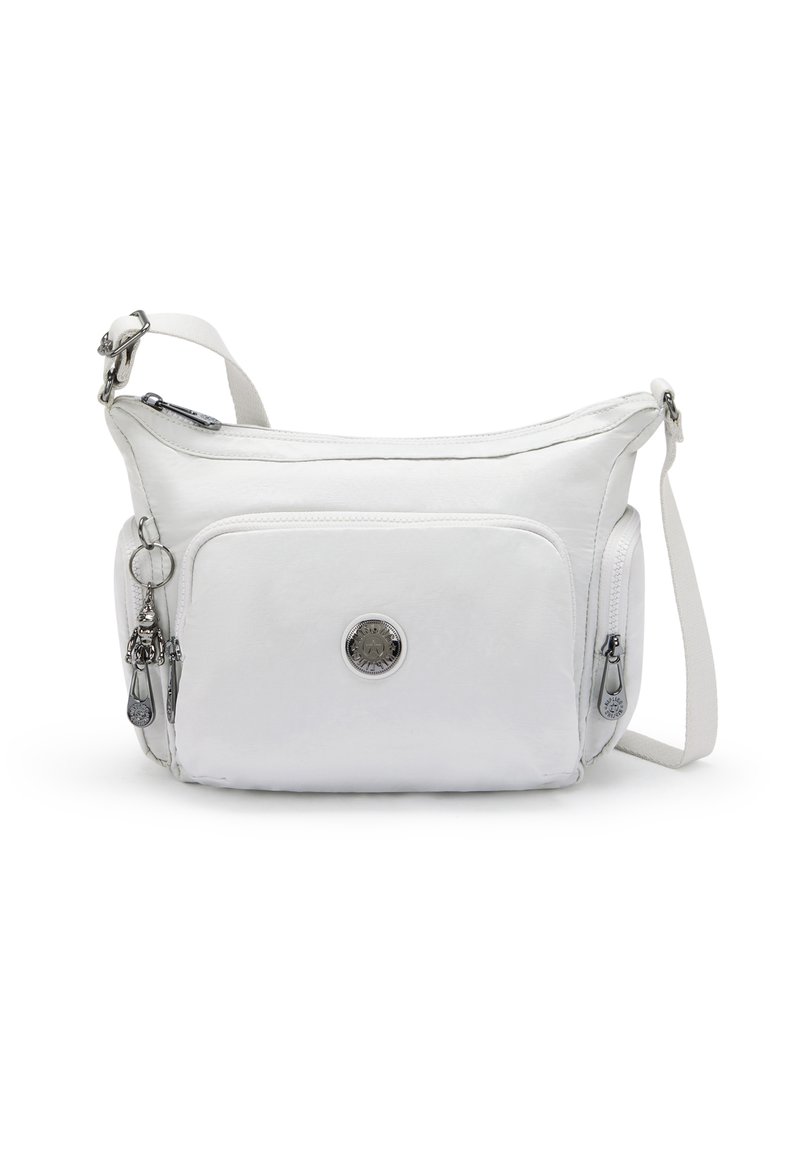 Borsa a tracolla bianca con finitura testurizzata, hardware argentato, tasca frontale con zip e tracolla regolabile. Presenta un dettaglio del logo sulla parte anteriore.