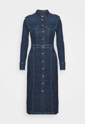 Denim jurk in donkerblauw, met een kraag, lange mouwen, borstzakken, riem, knopen aan de voorkant en gouden knoppen als accent.