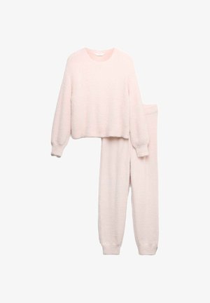 Gezellig twee-delig loungewear set in zachtroze. Bevat een verkorte, textuur gebreide trui met lange mouwen en bijpassende tappere broek met geribde boorden.