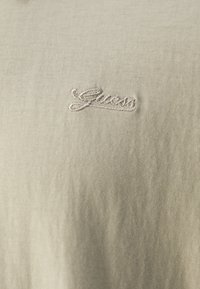 Guess SMALL SCRIPT - Polokošeľa - beige blanco