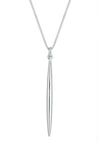 Sølv vedhængs halskæde med en slank, forlænget tåreform. Kæden har et stramt, rundt leddesign, der fremhæver vedhængets elegance.