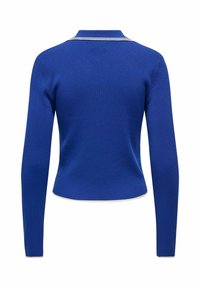 Maglione lavorato a maglia blu con maniche lunghe, trama a coste e collo polo con rifinitura bianca lungo il bordo. Design corto.