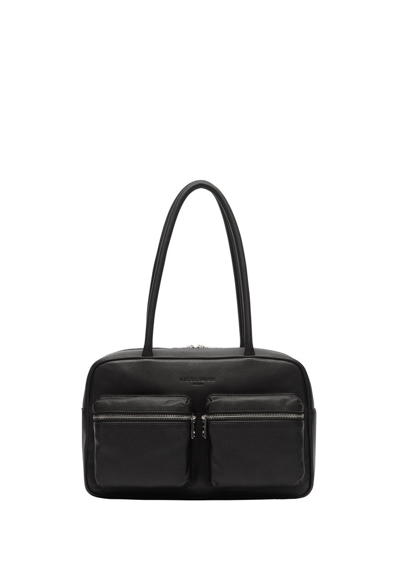 Sac à main en cuir noir avec deux poches zippées à l'avant, des poignées doubles, une forme rectangulaire et une texture lisse. Présente un logo de marque en relief.