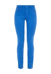 Jean slim bleu vif avec bouton devant, fermeture éclair, passants de ceinture et poches avant sur fond blanc.