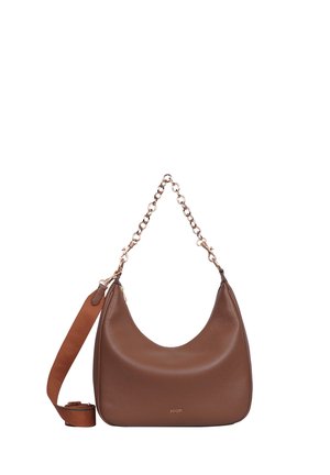 Borsa a mano in pelle brown a forma arrotondata, con catena e tracolle in tessuto, con un logo discreto sulla parte anteriore e una superficie testurizzata.