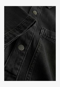 Sélectionné, washed black