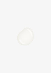 Klar, glanset geléaktig substans med en litt ujevn overflate, som ligner på en dråpe, i en blek hvit farge mot en nøytral bakgrunn.