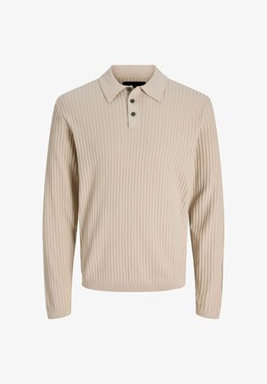 Bézs bordázott hosszú ujjú kötött galléros póló három sötét gombbal a slicc alatt.