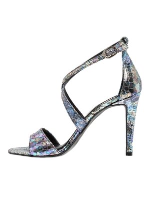 Høje hæle sandaler med en iriserende tekstur, der har krydsede stropper, en ankelbuckle og en smal stiletto hæl.