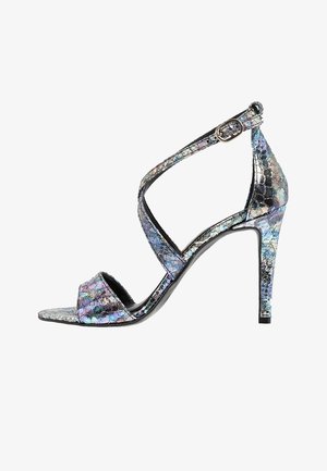 Sandały na wysokim obcasie o irydyzującym, teksturowanym wykończeniu, z krzyżującymi się paskami, zapięciem na kostkę i wąskim obcasem typu stiletto.
