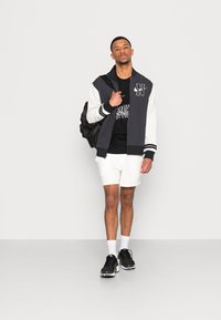 YOURTURN - BASIC UNISEX - Pantaloni scurți - white Imagine miniatură 1