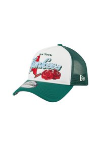 Grüner Netz-Back-Truckerhut mit einer weißen Vorderseite. Mit "New York Yankees" in blauer Schrift, roten Rosen und einer roten Umrisskarte des Bundesstaates.