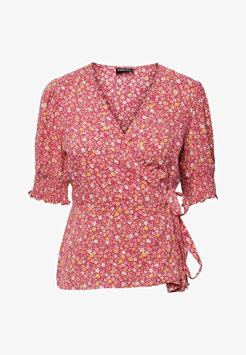 Blouse portefeuille florale rose avec manches courtes bouffantes et poignets à volants, nouée sur le côté pour une taille ajustée.