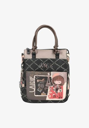 Bolso de mano negro y gris con un diseño acolchado, que presenta una ilustración de dibujos animados, detalles en rosa y la palabra "ÚNICO" en una fuente decorativa.