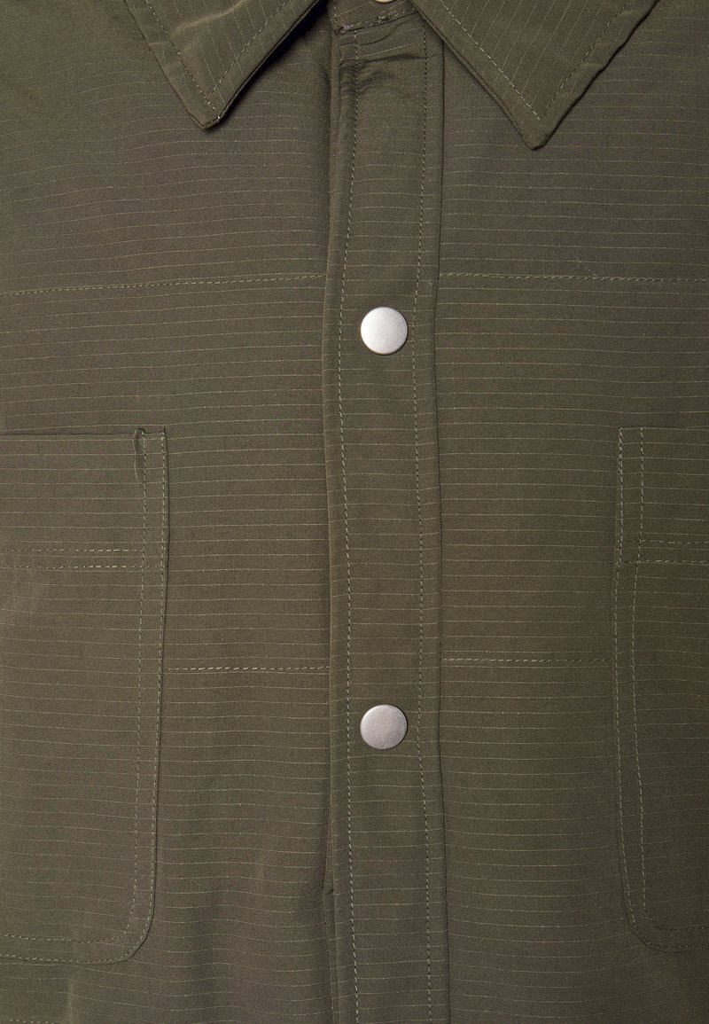 Herren Leichte Jacken | Mennace PADDED OVERSHIRT Übergangsjacke green/grün - QK59391 Herren Leichte Jacken | Mennace PADDED OVERSHIRT Übergangsjacke green/grün - QK59391
