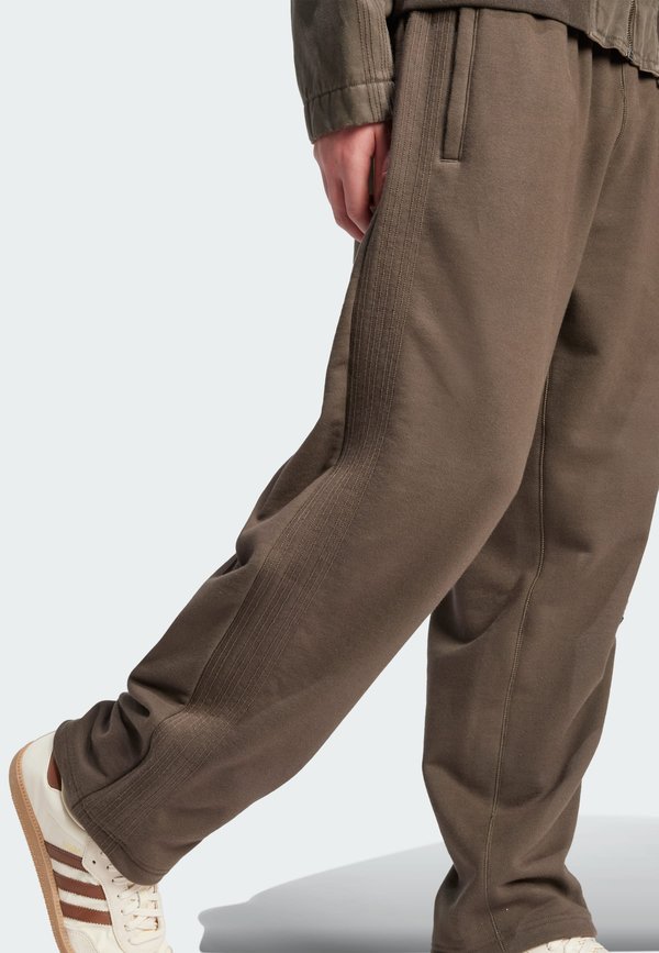 WIDE - Tracksuit bottoms - shadow olive2