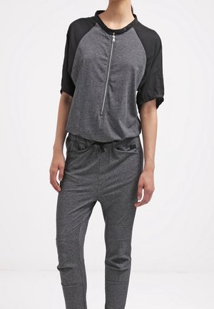 Mono - mottled grey