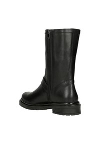 Zwarte leren laars tot halverwege de kuit met een zijrits en een lage chunky hak, weergegeven vanuit een achterdriekwart hoek op een witte achtergrond.