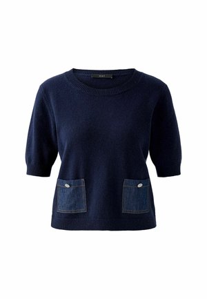Marineblauer Strickpullover mit kurzen Ärmeln und zwei Denim-Patchtaschen, mit strukturiertem Stoff und Rippenkragen.