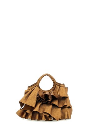 Borsa a mano in pelle marrone con volant a strati e manici rotondi superiori su sfondo bianco.