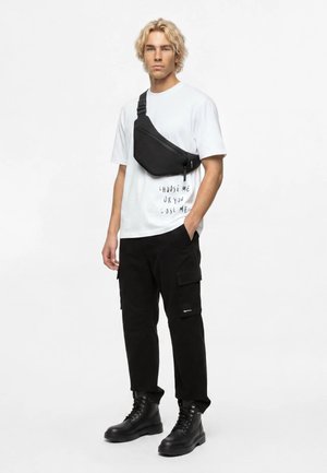 Karl Lagerfeld Jeans, SLING PATCH LOGO - Чанта за кръста - black