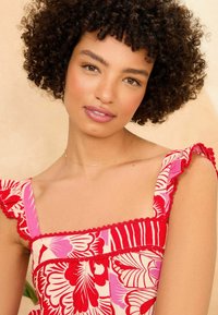 Love & Roses RUFFLE CAMI - REGULAR FIT - Blúzka - pink floral