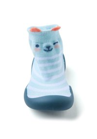 Chaussette bleu clair avec des rayures blanches, arborant un visage d'animal souriant et des oreilles orange ; semelle en caoutchouc pour une bonne adhérence. Matière textile douce.