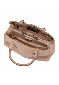 Beige leren handtas met twee handvatten, ritssluitingen en open vakken, een gladde textuur en subtiele branding op de binnenvoering.