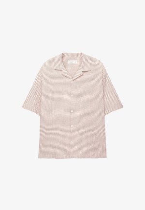 Cămașă cu mânecă scurtă de culoare maro deschis cu un model pătrat crem, având guler și cinci butoane în față, confecționată dintr-un material ușor.