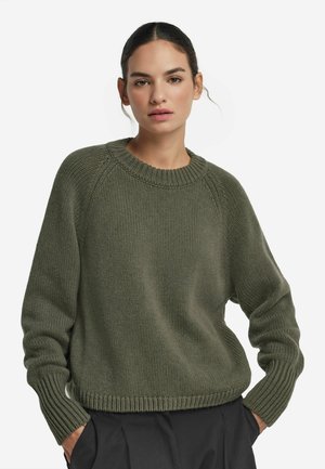 - Sweter